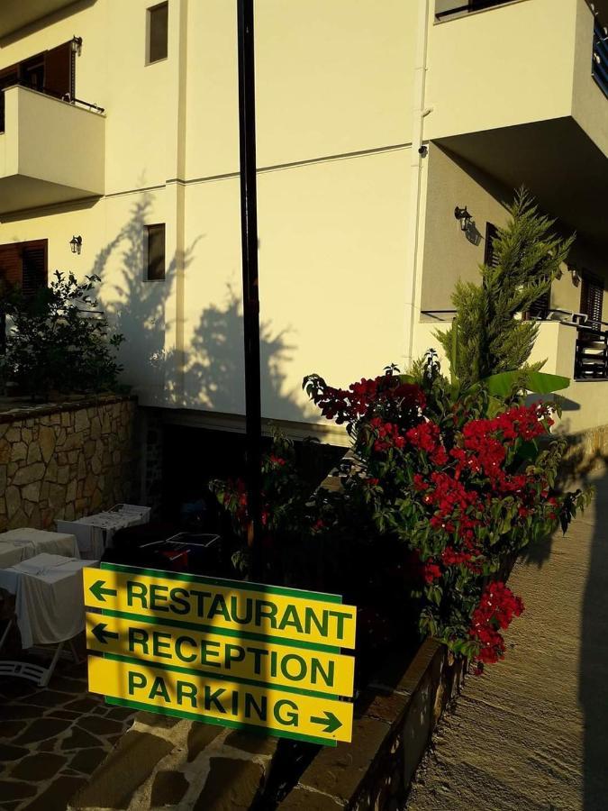 Hotel Natali Dhërmi Exterior foto